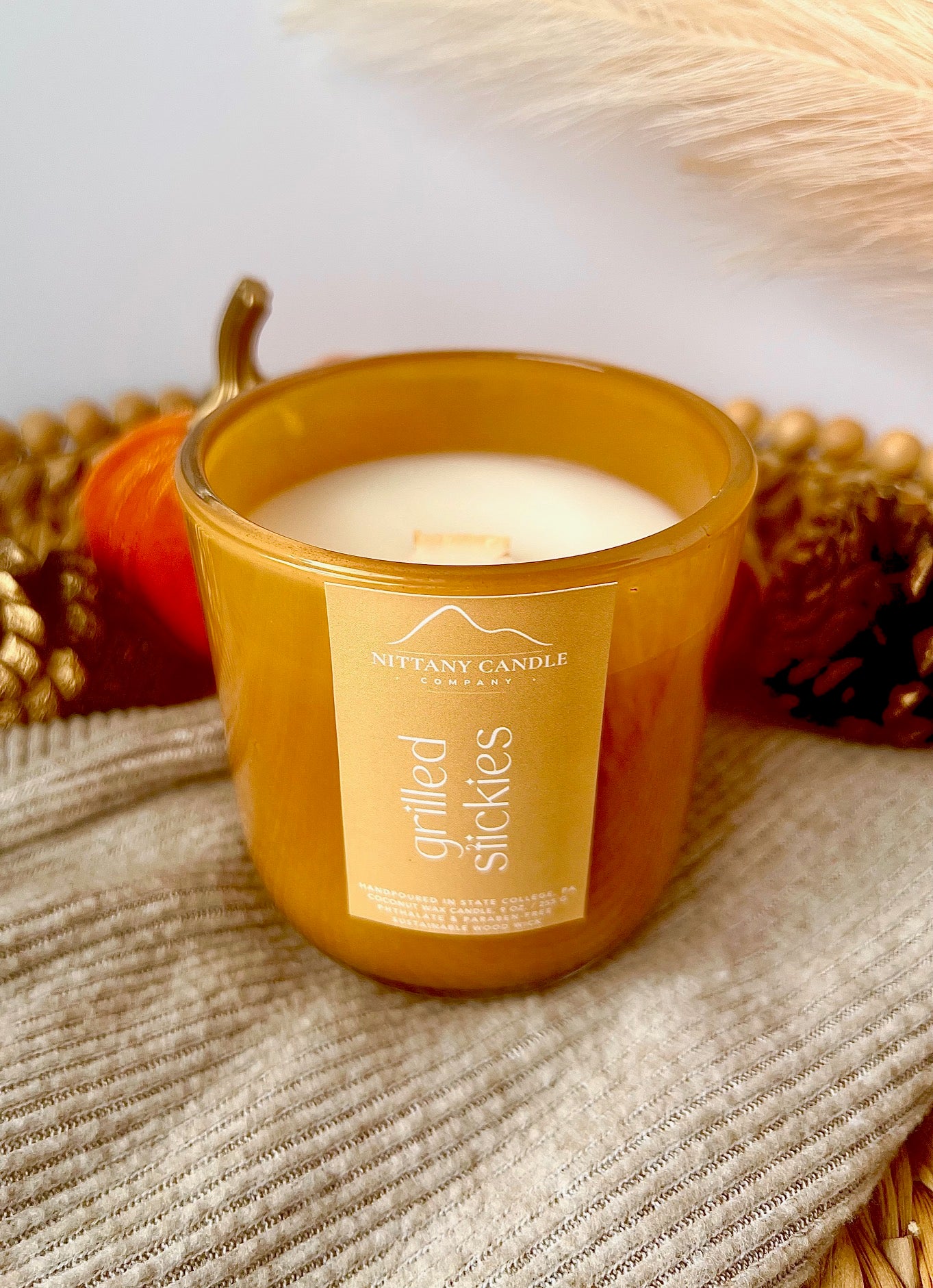 GRILLED STICKIES WOOD WICK CANDLE IN AN AMBER JAR