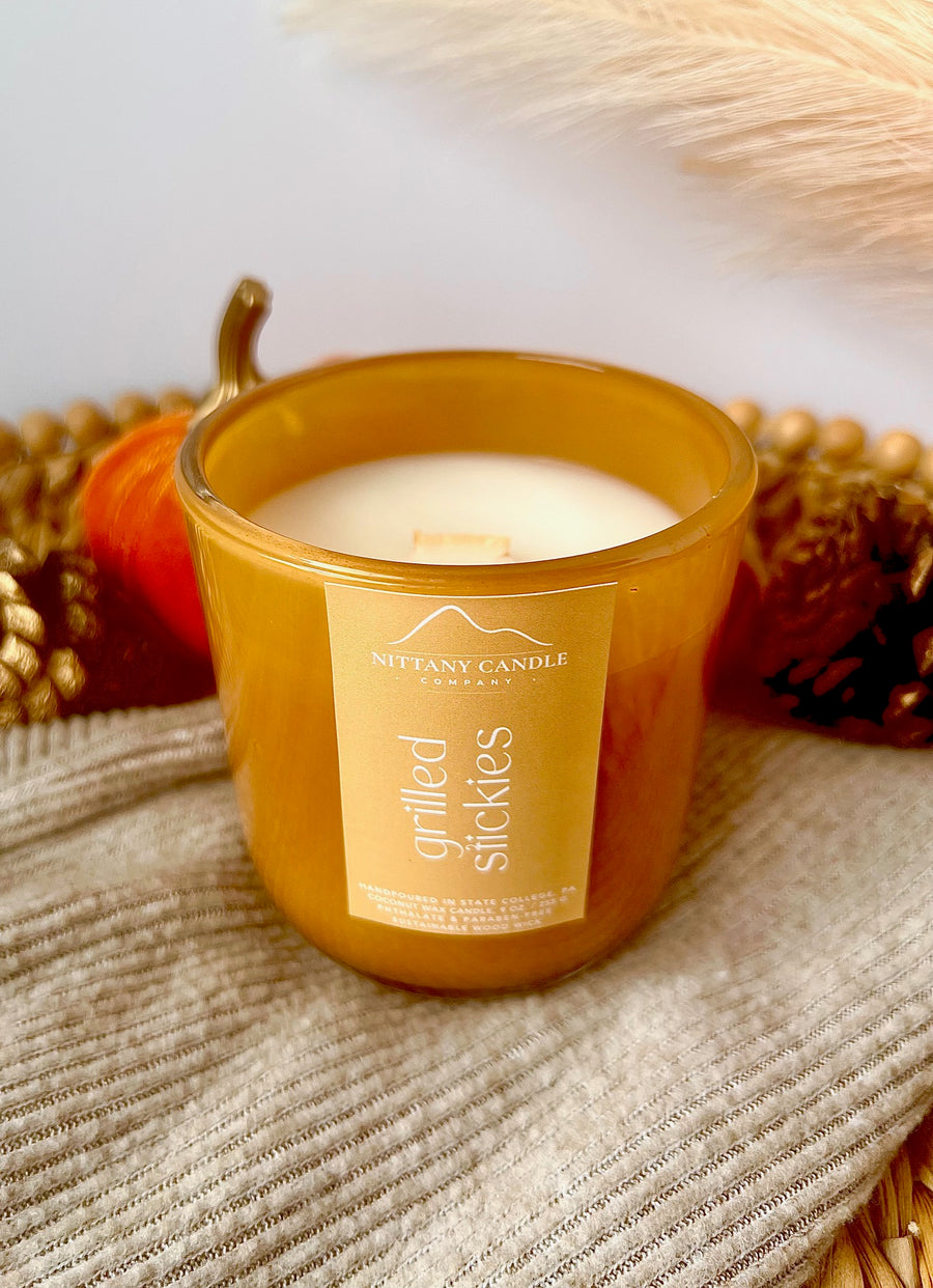 GRILLED STICKIES WOOD WICK CANDLE IN AN AMBER JAR